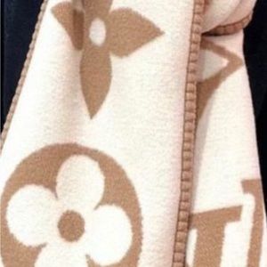 Copy LV scarf